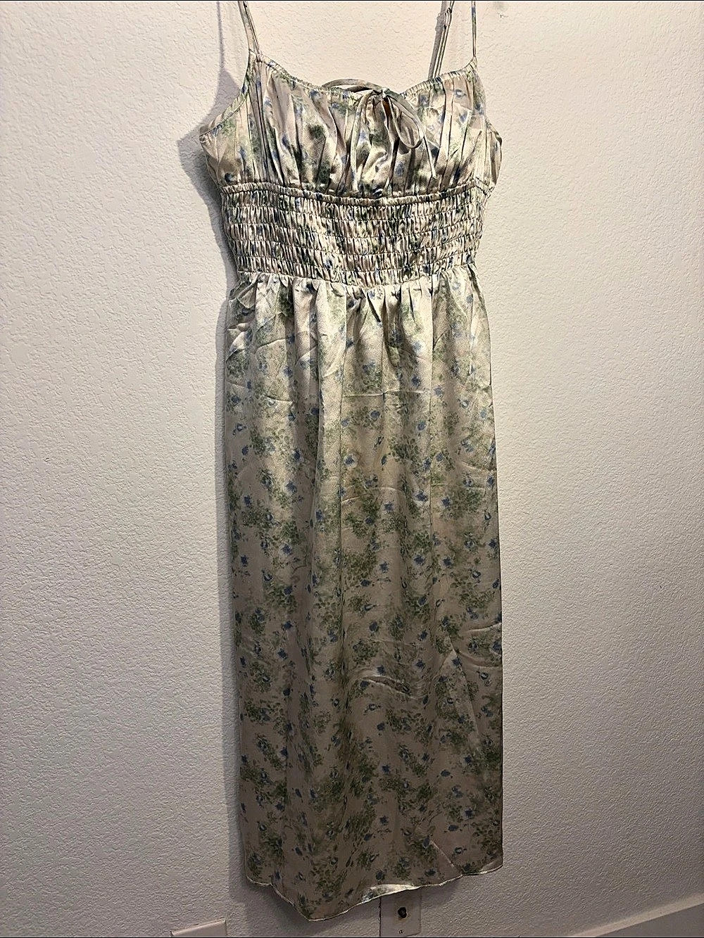 ASTR The Label Maren Smocked Floral Midi Dress Cream & Blue Large